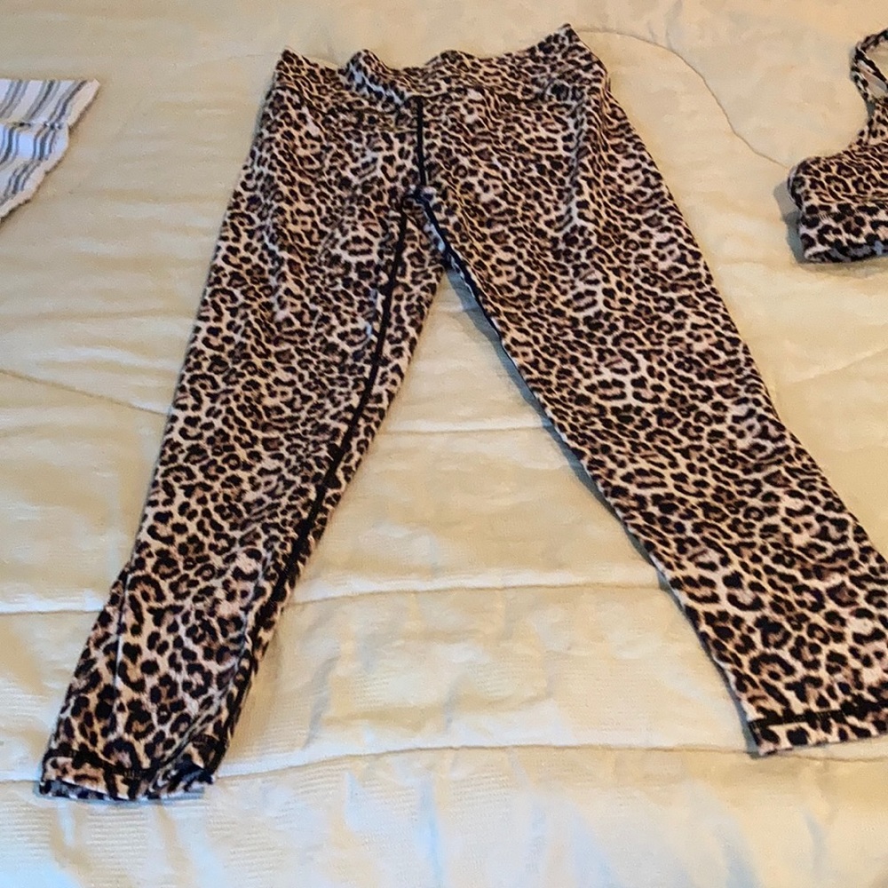 Leopard print Zyia scrunchy butt leggings